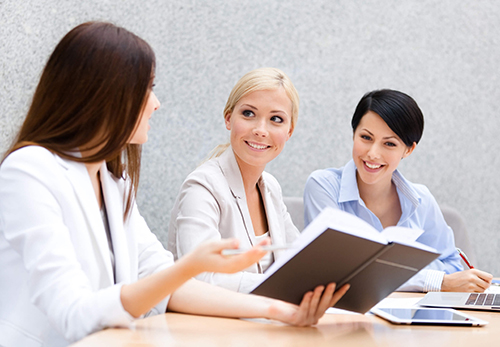 jobseeker-resume-coachingphotodune-8145025-female-colleagues-discuss-business-strategy-l